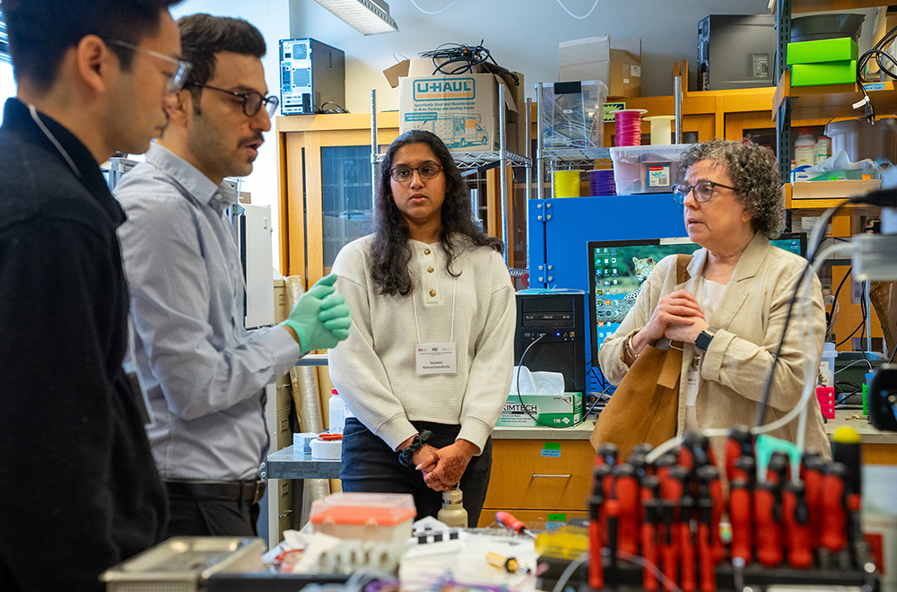 Mehran Mansouri giving a lab tour at the Center for Gynepathology Research